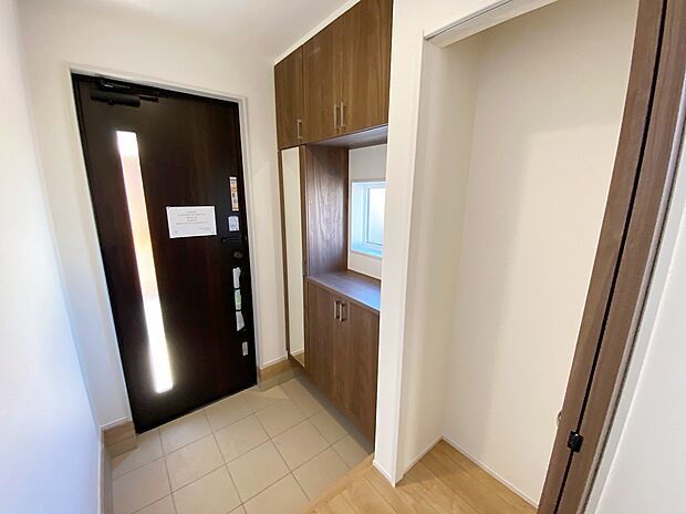 【☆Entrance☆】家の第一印象は玄関で決まるくらい重要な場所。玄関は家の顔といわれますが我が家のセンスをさりげなく感じさせる魅力ある玄関造りも楽しみの一つ。