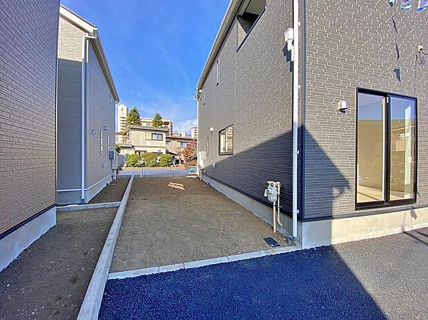 【庭】戸建て住宅ならではの長所《お庭》付！お子様と遊んだり家庭菜園を始めてみたり…。お家時間が益々充実しそうですね♪