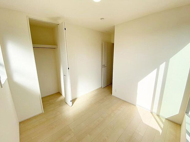 【☆Room☆】各部屋を最大限に広く使って頂ける様、全居住スペースに収納付。プライベートルームはゆったりと快適に。