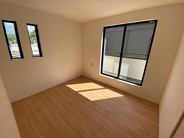 【☆Room☆ 】☆Room☆
各部屋を最大限に広く使って頂ける様、全居住スペースに収納付。プライベートルームはゆったりと快適に。