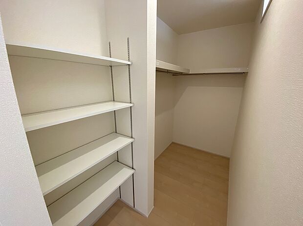 【☆Room☆ 】☆Room☆
一人にひと部屋？収納？書斎？趣味部屋？あるいは客室？部屋数の多い間取りは、家族構成やライフステージの変化にも柔軟な対応を可能にし、家族の選択肢を広げます。