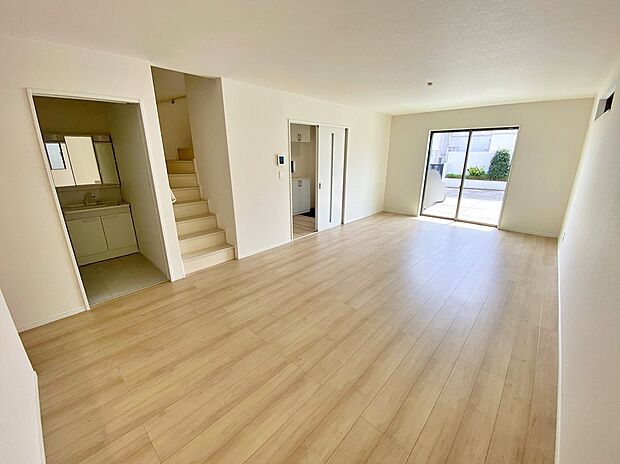 【☆Living　Room☆ 】☆Living　Room☆
リビングが広い家はきっと、家族が集まり団欒が生まれる家となります。家族の笑顔が想像できる家をぜひ一度ご覧下さい。