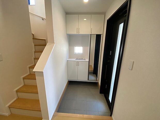 【玄関】気になった物件すぐにご見学対応させていただきます♪平日・お仕事帰りなど、いつでもご案内可能です♪周辺環境と併せて、実際に現地をご確認ください♪