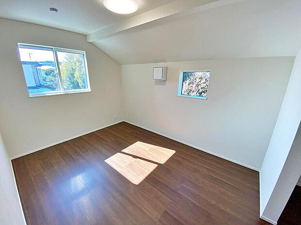 【リビング以外の居室】仕事、家事、それに育児と毎日忙しく、自分の時間をなかなか取れないのが共働きライフ。でも、住まいの選び方次第では時間に余裕が生まれ、気持ちもゆったり。趣味だって楽しめるかも( *´艸｀)