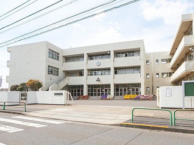 青梅市立新町中学校（約270m）