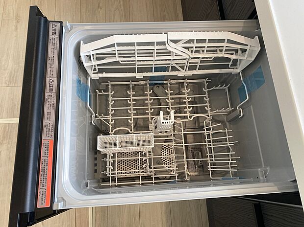 【☆食洗機☆ 】☆食洗機☆
今や「家事効率アップには必須」とも言える食洗器が標準装備！忙しい時も、お子さまとの時間を増やしたい時も、強い味方です！！