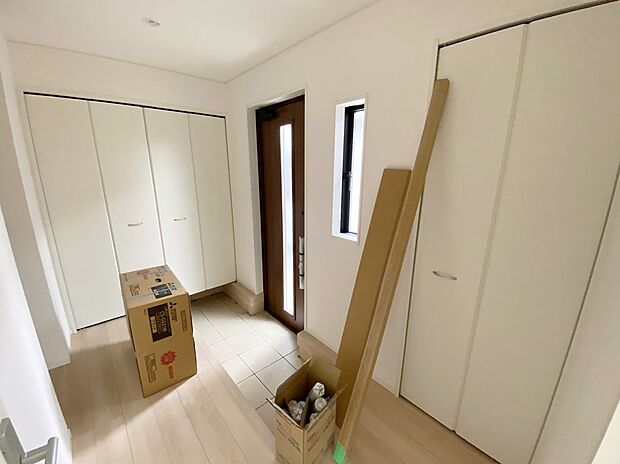 【玄関】☆ひとたび扉を開けばそこに待っているのは上質な空間とマイホームでの新生活をイメージさせる優雅なひととき。「この家なら…」ではなく「ここに住みたい♪」と思う感動をお届けいたします。