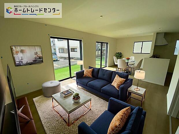 【☆Living　Room☆】☆生活するだけの家ではなく「日々を楽しむ暮らし」を♪
洗練されたデザインのお洒落なお住まい。ゆとりの広さを誇る魅力あふれる邸宅です♪（家具はCGです）