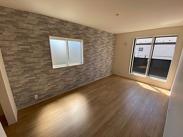 【☆Room☆ 】☆Room☆
大きな窓からたっぷりと陽光が注がれる明るい空間。家族の成長に対応できる永住仕様の間取り。一日の疲れを癒やしてくれる、時を忘れて過ごせる空間。