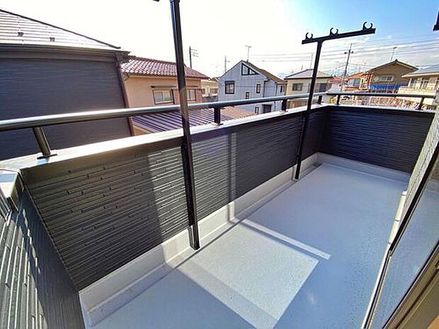 【☆Balcony☆】太陽に愛された邸は、陽当り・通風に優れた魅力的かつ快適さを追求した邸宅でした。ここに住むからこそ意味がある。そんな特別感に浸りながら、毎日をお過ごし頂けるお家がこちらです♪