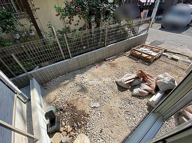 【庭】お子様やペットの遊び場、家庭菜園、ガーデニングと、家族の夢が広がる贅沢な空間です。2026/3 撮影