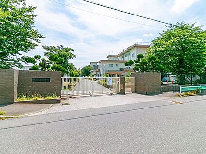 昭島市立多摩辺中学校 750m (徒歩10分)