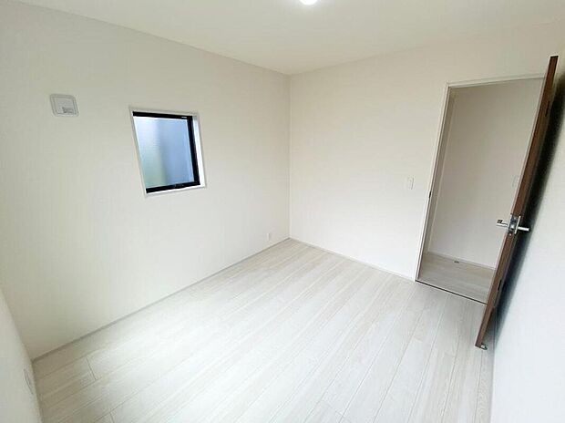 【☆Room☆】うららかな陽射しがどのお部屋にも降り注ぎますように、快適さを追求し尽くした間取り。得難い立地環境での生活を恵みの豊かな永住の地へと変えてくれることでしょう…