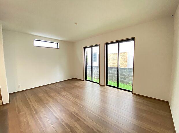 【☆Living Room☆ 】☆Living Room☆
お子さまは、ご飯の支度を頑張っているご家族の姿が見えると安心。手伝いたいという気持ちになるなど、お手伝いの習慣も育ちやすいですよ♪