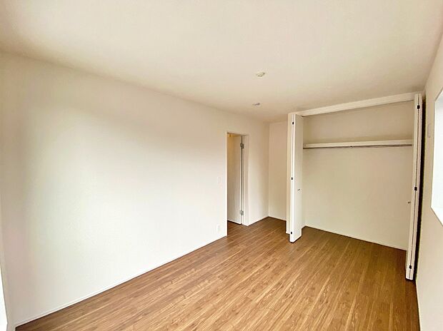 【☆Room☆ 】☆Room☆
各部屋を最大限に広く使って頂ける様、全居住スペースに収納付。プライベートルームはゆったりと快適に。