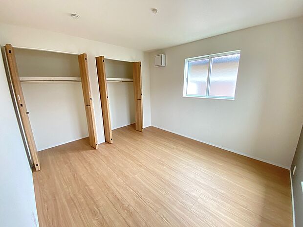 【☆Room☆ 】☆Room☆
各部屋を最大限に広く使って頂ける様、全居住スペースに収納付。プライベートルームはゆったりと快適に。