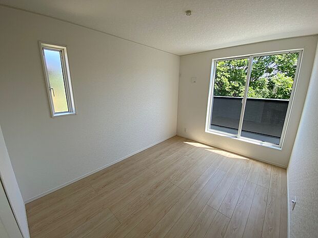 【☆Room☆ 】☆Room☆
大きな窓からたっぷりと陽光が注がれる明るい空間。家族の成長に対応できる永住仕様の間取り。一日の疲れを癒やしてくれる、時を忘れて過ごせる空間。