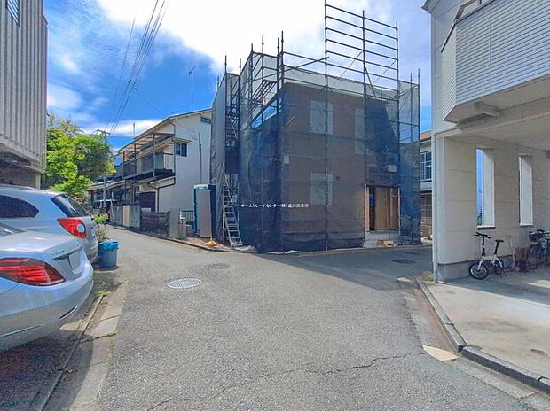 【前面道路含む現地写真】☆安心を一番に考えて設計と建設の両住宅性能評価書を取得。地震に強いオリジナル工法を是非お確かめ下さい♪
お問い合わせお待ちしております!