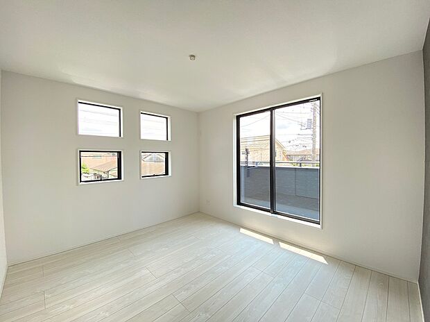 【☆Room☆】☆Room☆
うららかな陽射しがどのお部屋にも降り注ぎますように、快適さを追求し尽くした間取り。得難い立地環境での生活を恵みの豊かな永住の地へと変えてくれることでしょう…