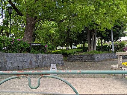 市民の森スポーツ公園 700m (徒歩9分)