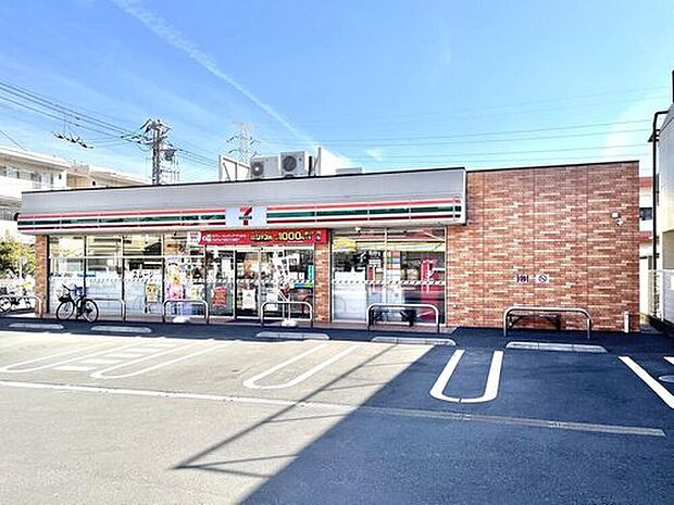 セブンイレブン百草園駅北口店(約500m)