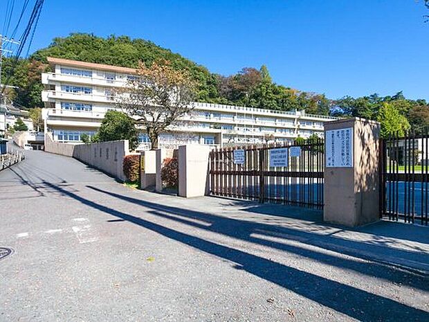 青梅市立第一小学校（約1,200m）