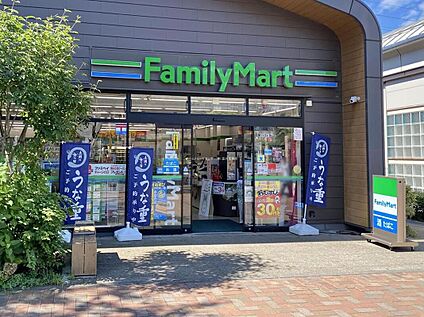 ファミリーマート玉川上水駅前店 700ｍ(徒歩9分)
