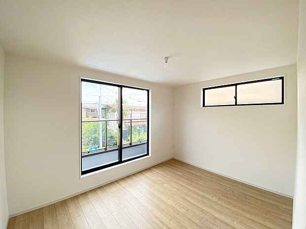 【☆Room☆ 】☆Room☆
バルコニーに面したお部屋は、通風・採光共に良好な上、解放感タップリ♪
明るいお部屋は住まう人の心も明るくしてくれますね☆