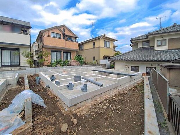 【現地外観写真】土日のご予約はもちろん、平日やお仕事終わりの時間に合わせて夜間のご案内も実施しています。まずはお客様のご都合やご希望をお聞かせください♪お問い合わせをお待ちしています!
