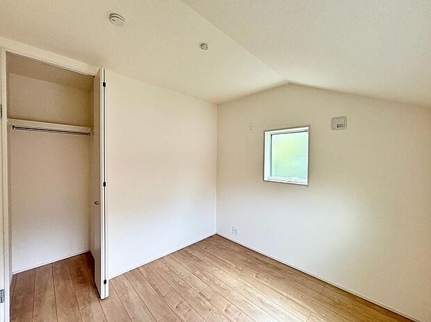 【☆Room☆】大きな窓からたっぷりと陽光が注がれる明るい空間。家族の成長に対応できる永住仕様の間取り。一日の疲れを癒やしてくれる、時を忘れて過ごせる空間。