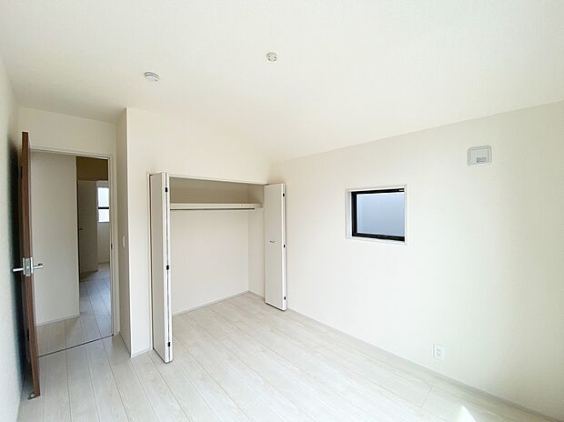 【☆Room☆ 】☆Room☆
各部屋を最大限に広く使って頂ける様、全居住スペースに収納付。プライベートルームはゆったりと快適に。