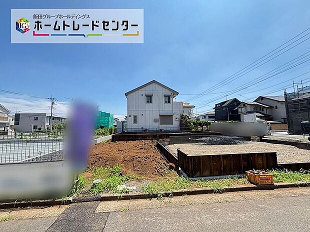 【前面道路含む現地写真】☆教育施設やスーパーが近く、便利な住環境です◎小学校は徒歩8分でお子様も安心して通学出来ますね♪スーパーまで徒歩5分!必要なものもすぐに買いに行ける距離ですね◎