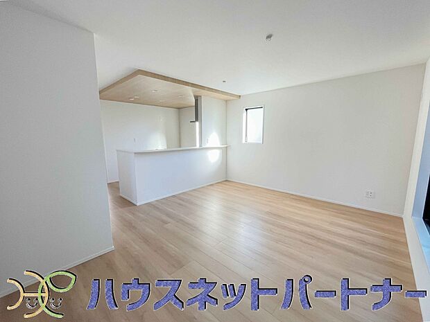 明るく開放的なダイニング。家族とのコミュニケーションが取りやすく、みんなの笑顔が溢れます。