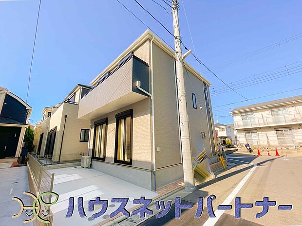 【現地外観写真】太陽に愛された邸は、陽当り・通風に優れた魅力的で快適さを追求した新築戸建でした。ここに住むからこそ意味がある。そんな特別感に浸りながら、毎日をお過ごしして欲しいです。