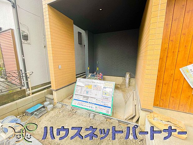 【駐車場】ビルトインガレージは、車がきれい。ビルトインガレージなら「野ざらし、雨ざらし、吹きさらし」になりません。汚れやいたみは減り、車の掃除もラクになります。