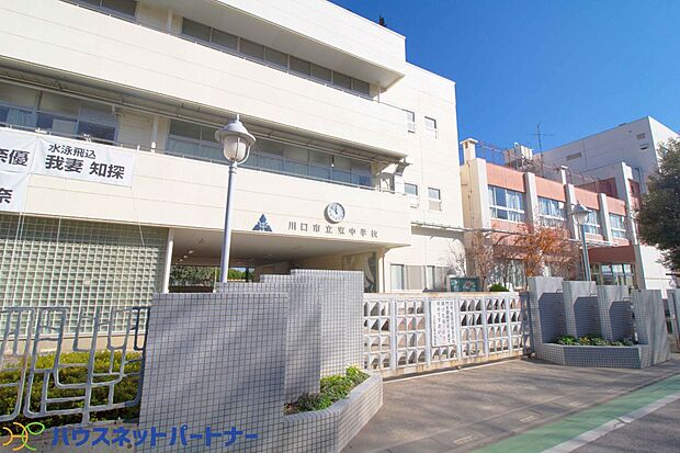 東中学校(約1,760m・徒歩22分)