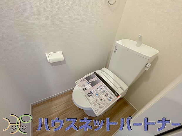 【トイレ】快適な生活を送るための必須アイテムとなった洗浄機能付トイレ。おしり洗浄、ビデ洗浄、暖房便座の３つの機能を標準装備しています