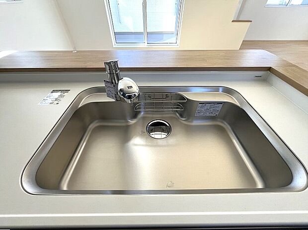 【浄水器 Panasonic製システムキッチン】【浄水器】お水を美味しく、安全に。水そのものの味わいを楽しめてコーヒーや紅茶、お茶の風味が引き立つほか、塩素や有機フッ素化合物など水道水に混入する不純物や有害物質を除去してくれるので体に優しい設備です。