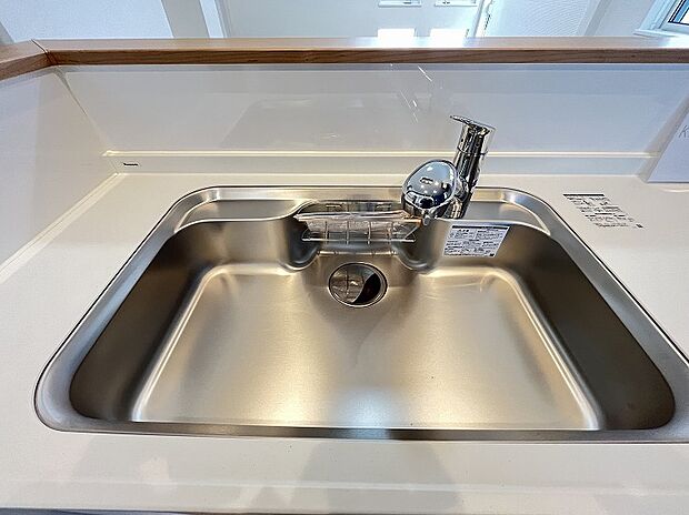 【浄水器 Panasonic製システムキッチン】【浄水器】お水を美味しく、安全に。水そのものの味わいを楽しめてコーヒーや紅茶、お茶の風味が引き立つほか、塩素や有機フッ素化合物など水道水に混入する不純物や有害物質を除去してくれるので体に優しい設備です。