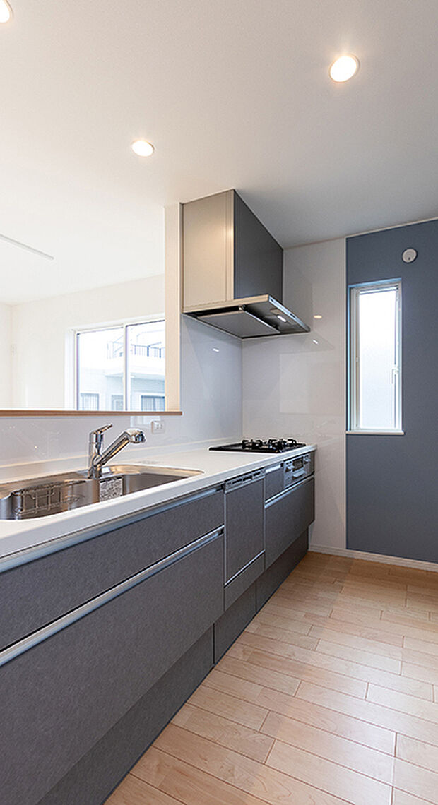 【現地写真(2025年1月21日現在）】住みやすさを追求する中で導き出した一つの答えが『女性の願いをかなえる優しい住まい』。同物件ではそのノウハウとアイディアを、一級建築士事務所によって、洗練されたデザインと融合させました。