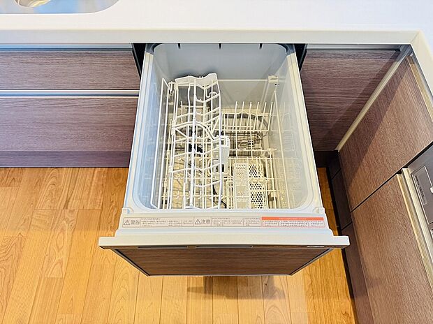 【食洗器　Panasonic製システムキッチン】【食洗機】コスパのよい優秀家電。時間・水道代の節約ができ、手が荒れず、お肌やネイルも守ります。高温度で洗うので油汚れもしっかり落とせて便利です。満足度の高い設備のうちの1つです。