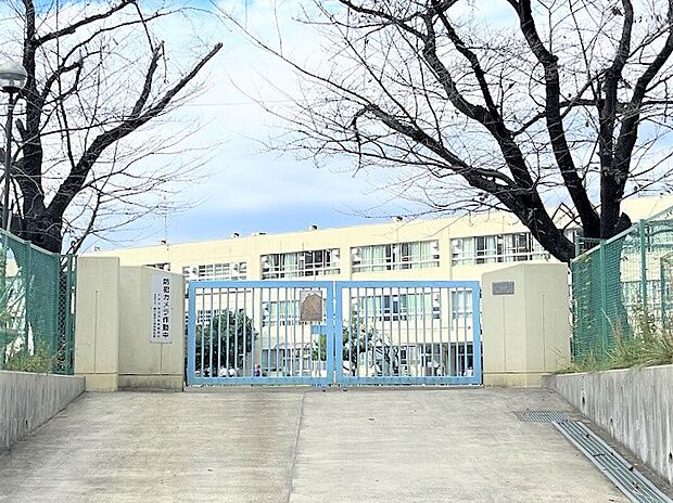 鶴川第4小学校(約200m)