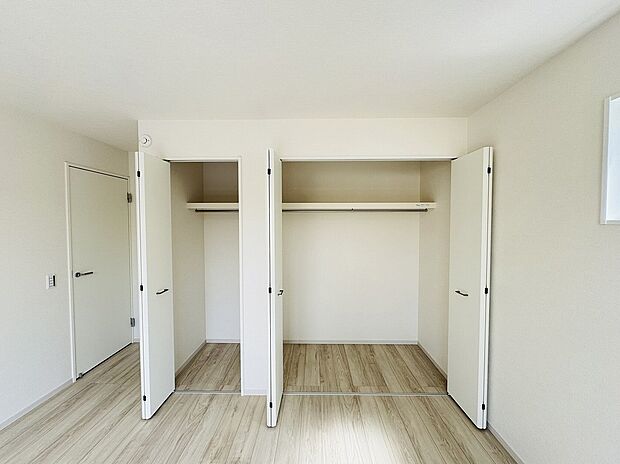 【収納】全居室にクローゼットを完備。暮らし心地を大きく左右する収納を適材適所に配置し、使い勝手を考慮しました。空間をあますところなく有効利用しました。