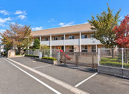 ローゼンかみやま保育園 820m
