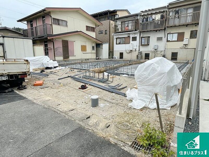 周辺は落ち着いた街並みの住宅地！子育てがしやすい住環境です！まだ未完成ですが、現地でしかわからない事もございます。是非一度ご覧ください。