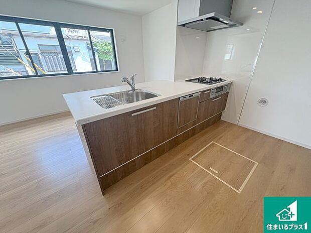 子供を見守りながらお料理が出来るため家族のコミュニケーションか増えます♪スペースが広く確保されている為お子様が大きくなったときは一緒に料理を楽しめます♪