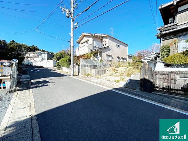 周辺は落ち着いた街並みの住宅地！子育てがしやすい住環境です！まだ未完成ですが、現地でしかわからない事もございます。是非一度ご覧ください。