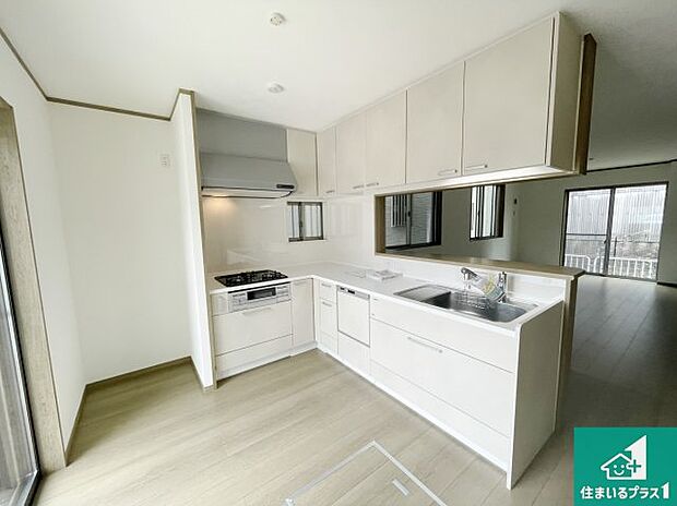 子供を見守りながらお料理が出来るため家族のコミュニケーションか増えます♪スペースが広く確保されている為お子様が大きくなったときは一緒に料理を楽しめます♪