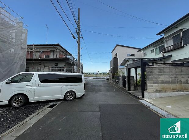 周辺は落ち着いた街並みの住宅地！子育てがしやすい住環境です！まだ未完成ですが、現地でしかわからない事もございます。是非一度ご覧ください。