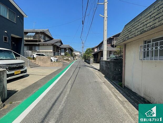 周辺は落ち着いた街並みの住宅地!子育てがしやすい住環境です!まだ未完成ですが、現地でしかわからない事もございます。是非一度ご覧ください。